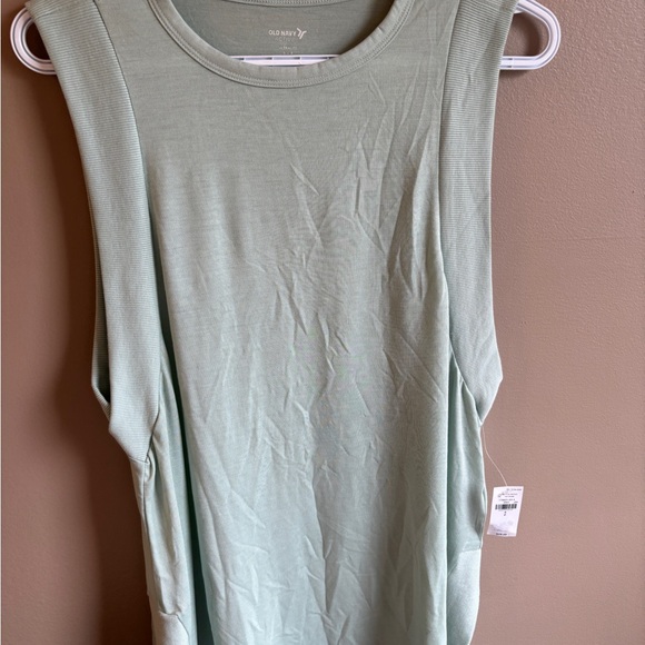 Old Navy active wear shirt - Picture 6 of 8